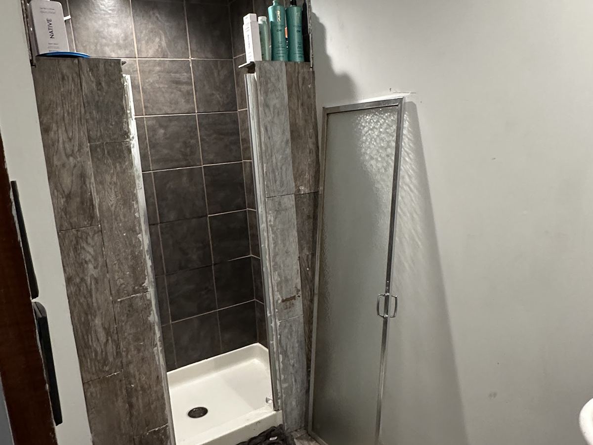 Second bathroom before renovation