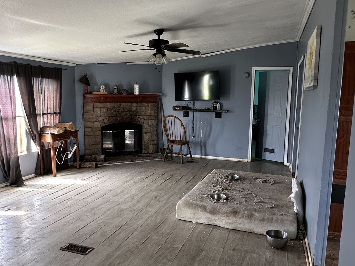 Living room before renovation