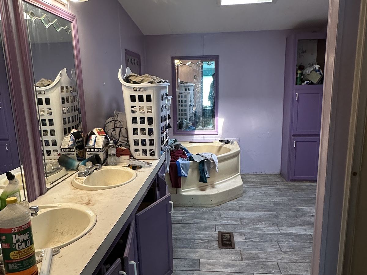 Primary bathroom before renovation